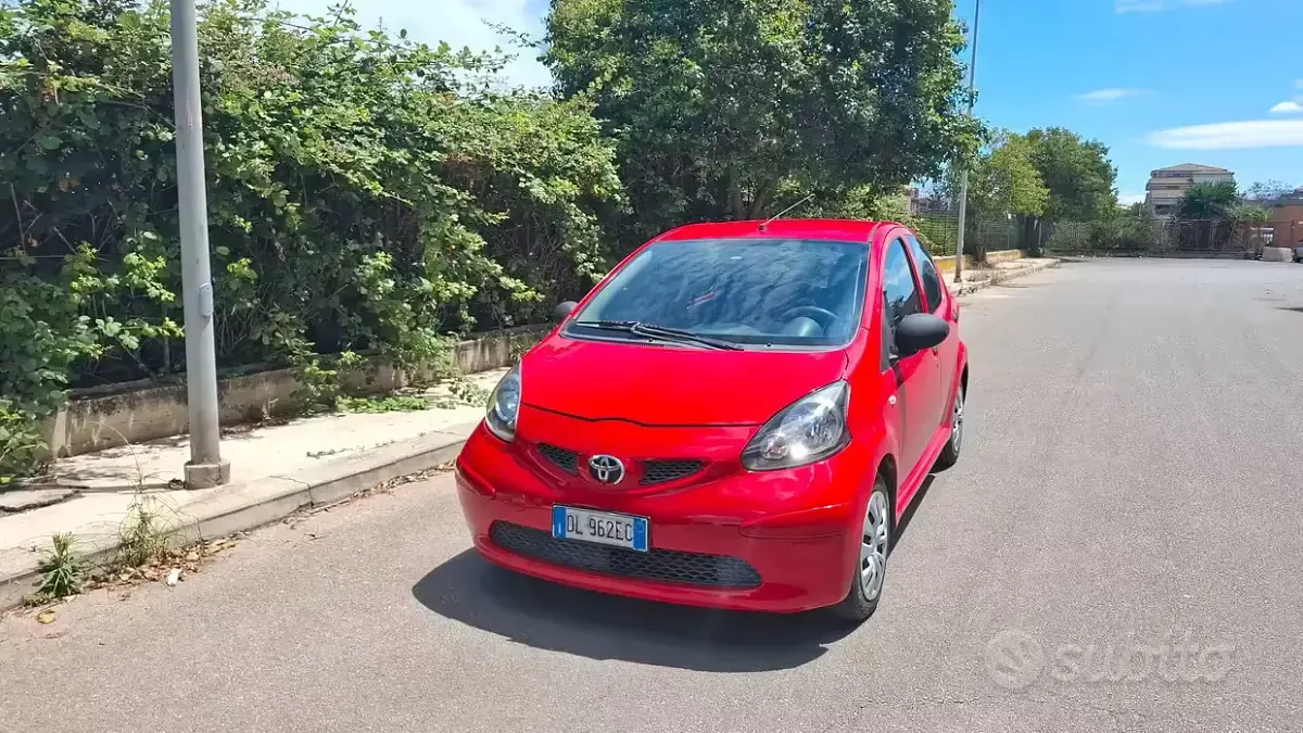 Usata Toyota Aygo 68 CV (50 kW) 2007 Rosso Utilitaria