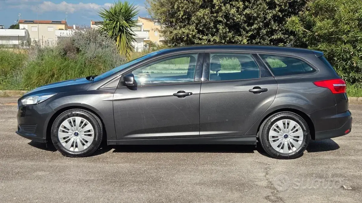 Usata Ford Focus Titanium 120 CV (88 kW) 2017 Grigio Station wagon