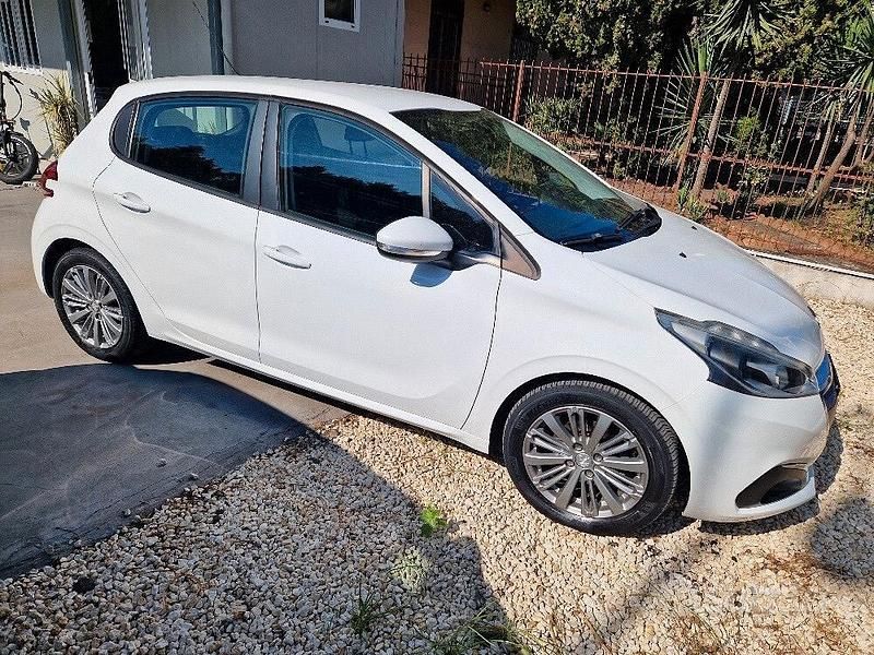 Usata Peugeot 208 Active 75 CV (55 kW) 2016 Bianco Utilitaria