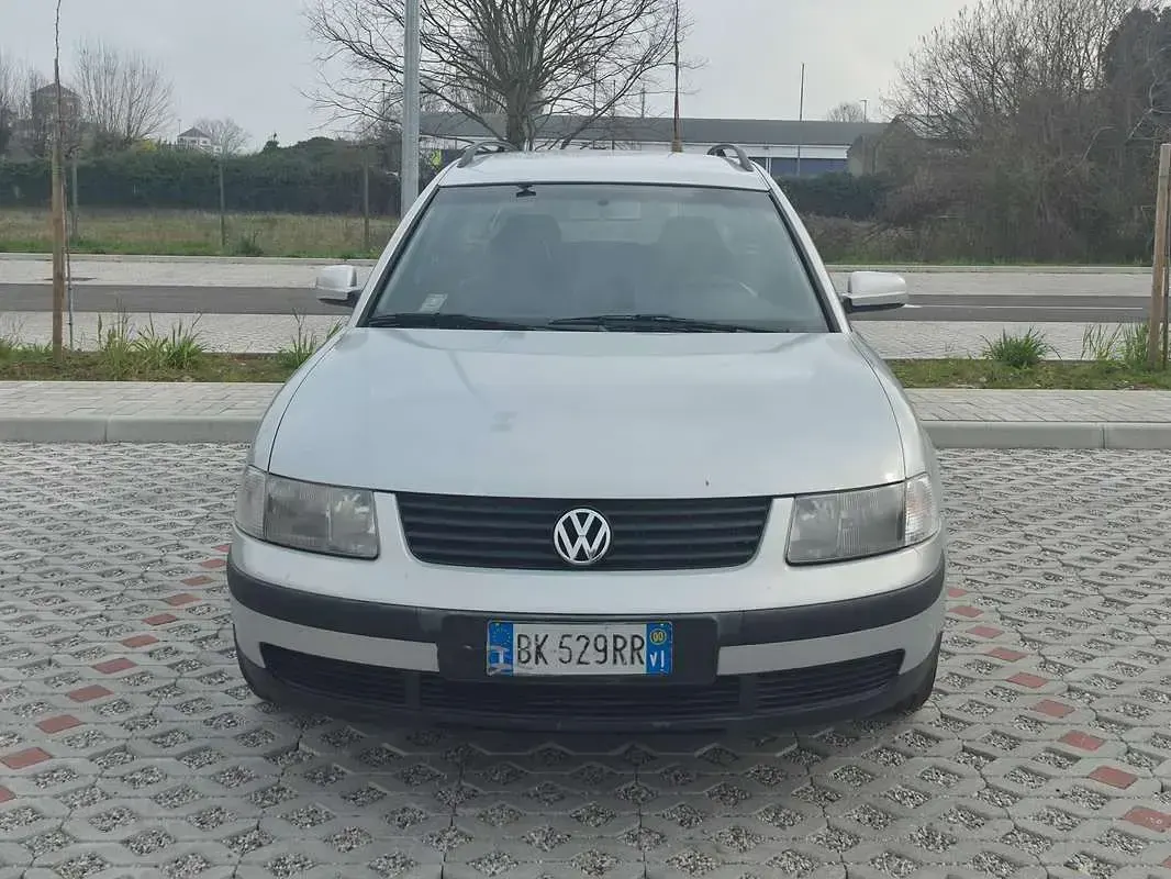 Usata VW Passat 150 CV (110 kW) 2000 Argento Station wagon