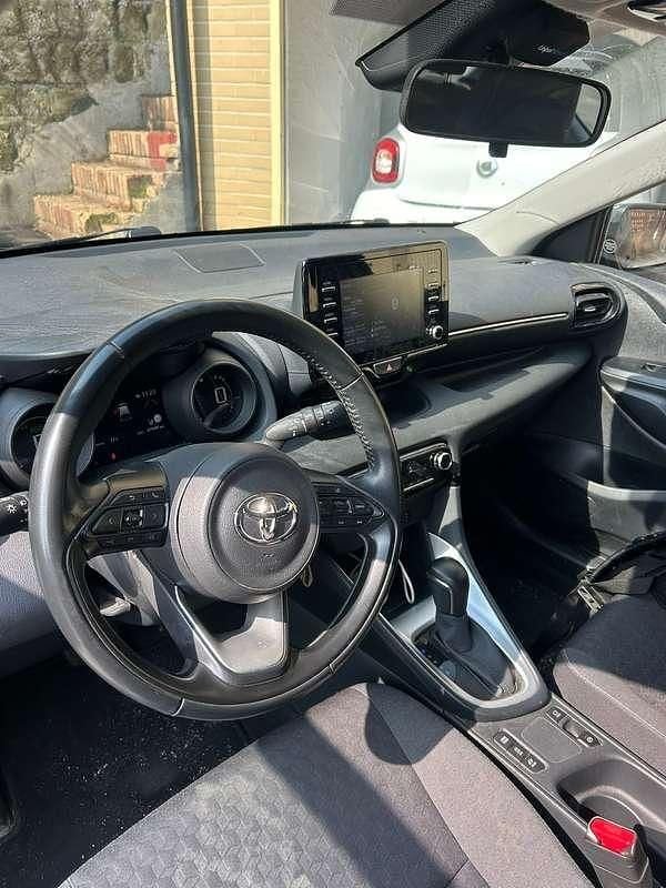 Usata Toyota Yaris Hybrid Trend 116 CV (85 kW) 2022 Grigio Berlina