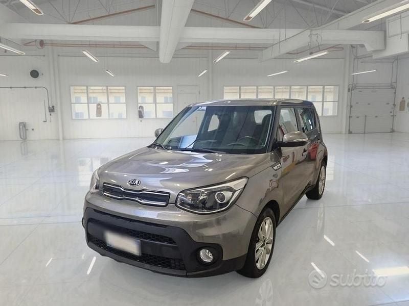 Usata Kia Soul 135 CV (99 kW) 2017 Grigio SUV