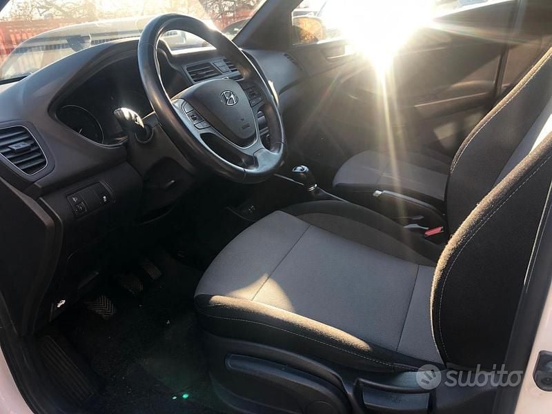 Usata Hyundai i20 Comfort 84 CV (61 kW) 2017 Bianco Berlina
