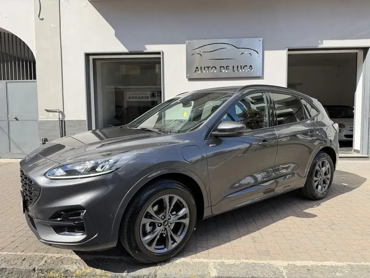Usata Ford Kuga ST-Line 224 CV (164 kW) 2023 Grigio SUV