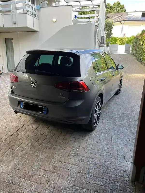 Usata VW Golf VII Highline 105 CV (77 kW) 2013 Berlina
