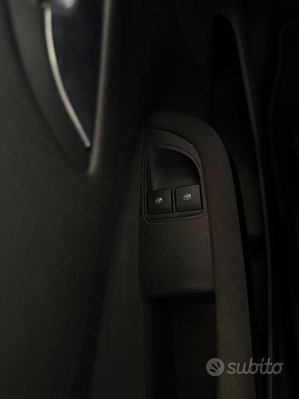 Usata Opel Adam Rocks Rocks 70 CV (51 kW) 2018 Grigio Utilitaria