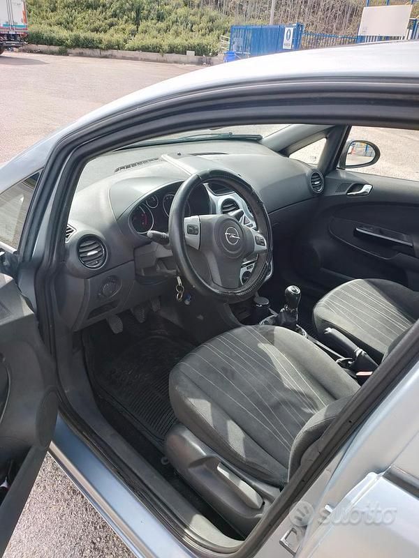 Usata Opel Corsa 75 CV (55 kW) 2009 Grigio Utilitaria