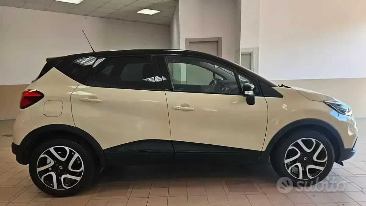 Usata Renault Captur Intens 90 CV (66 kW) 2016 Beige SUV