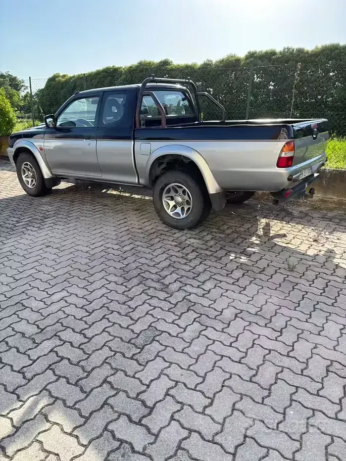 Usata Mitsubishi L200 Inform 100 CV (73 kW) 2001 Grigio Pick-up