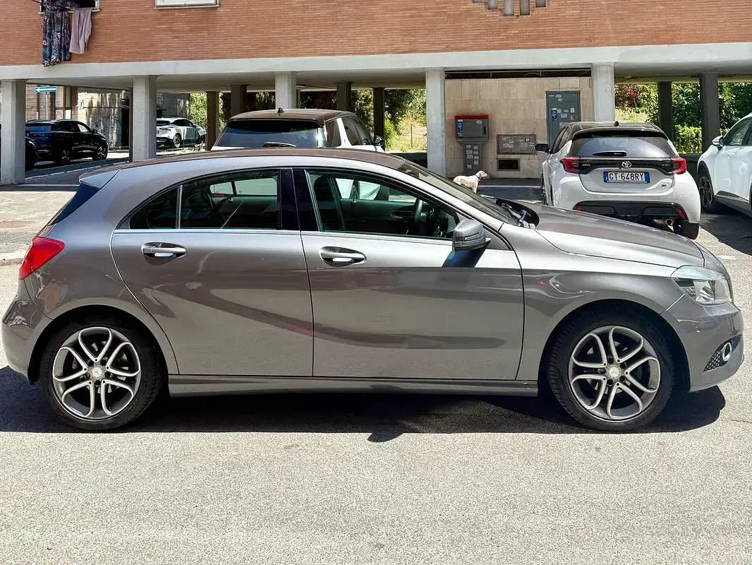 Usata Mercedes A180 109 CV (80 kW) 2015 Grigio Utilitaria