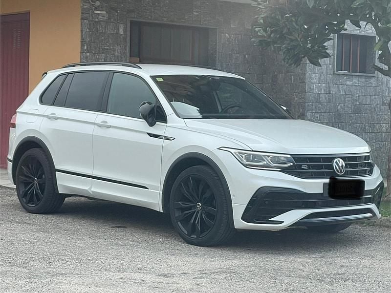 Bianco Usata 2021 VW Tiguan R-line SUV | 32.000 € (Molto cara) - Immagine 1/4