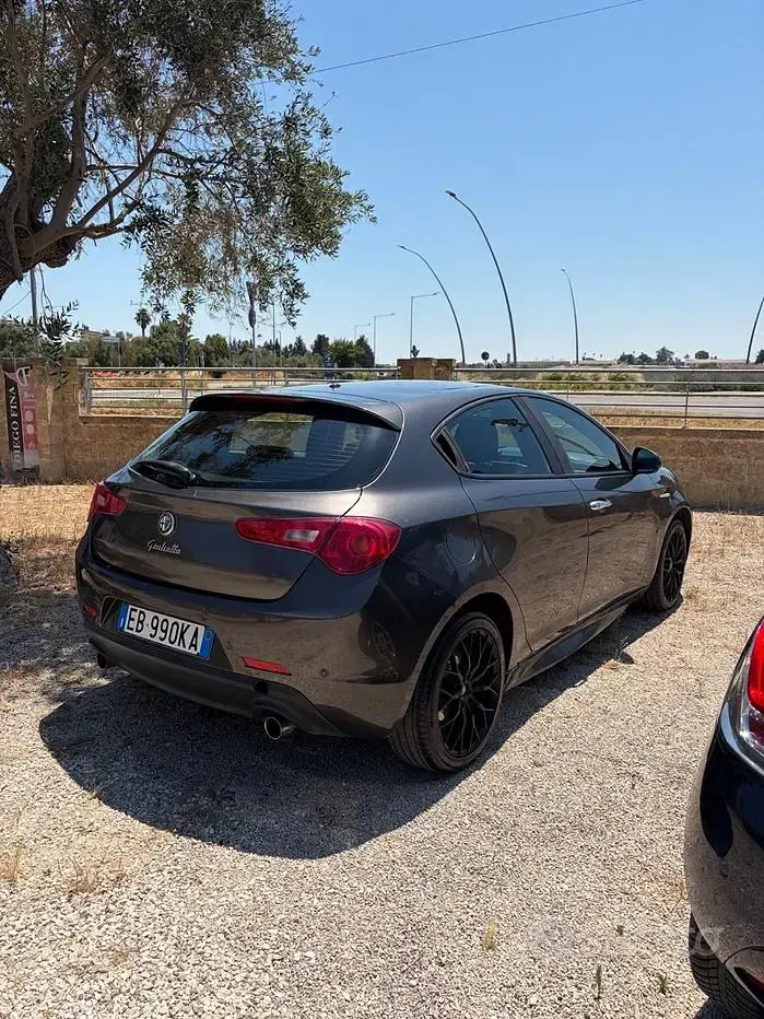 Usata Alfa Romeo Giulietta Distinctive 120 CV (88 kW) 2010 Grigio Utilitaria