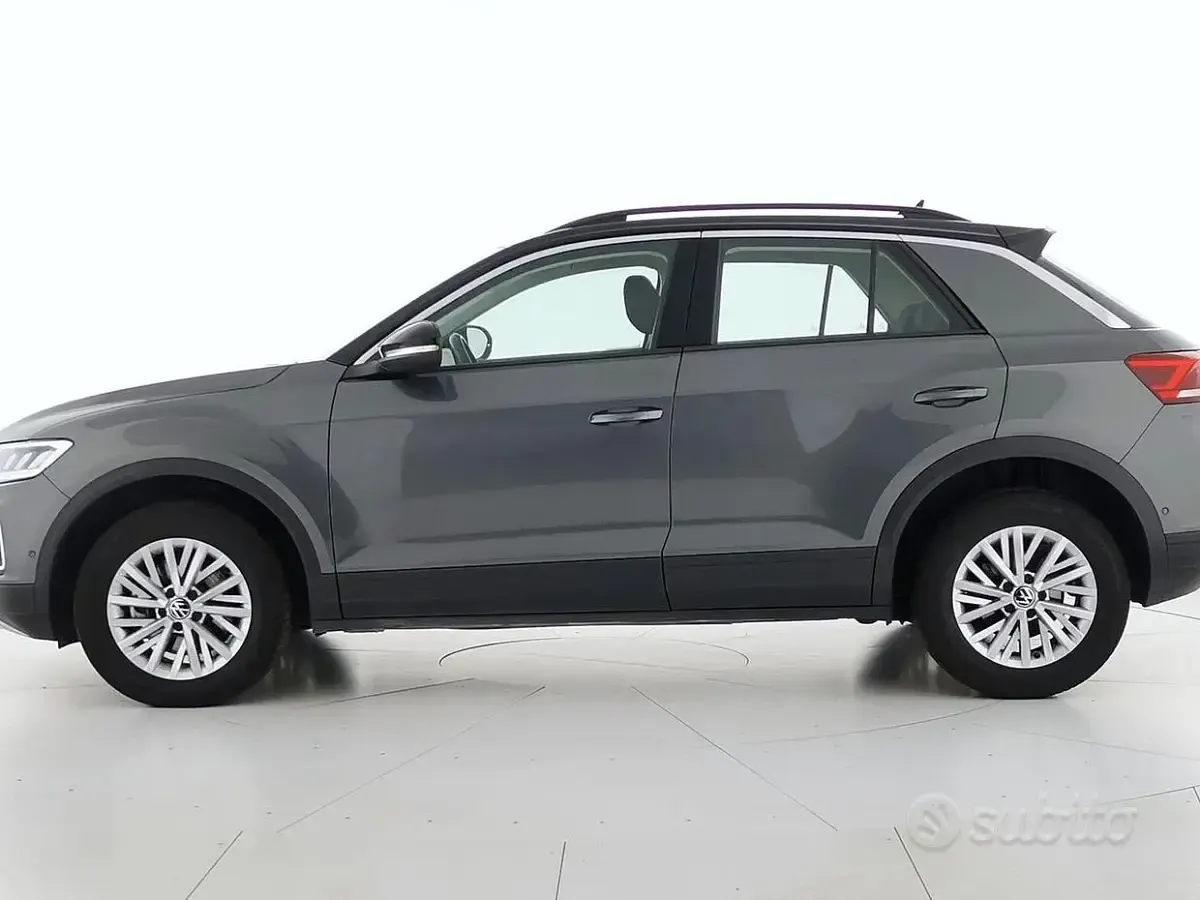 Usata VW T-Roc Life 150 CV (110 kW) 2024 Grigio SUV