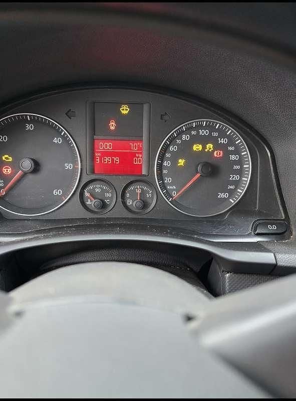 Usado VW Golf IV Trendline 105 CV (77 kW) 2005 Plateado Berlina