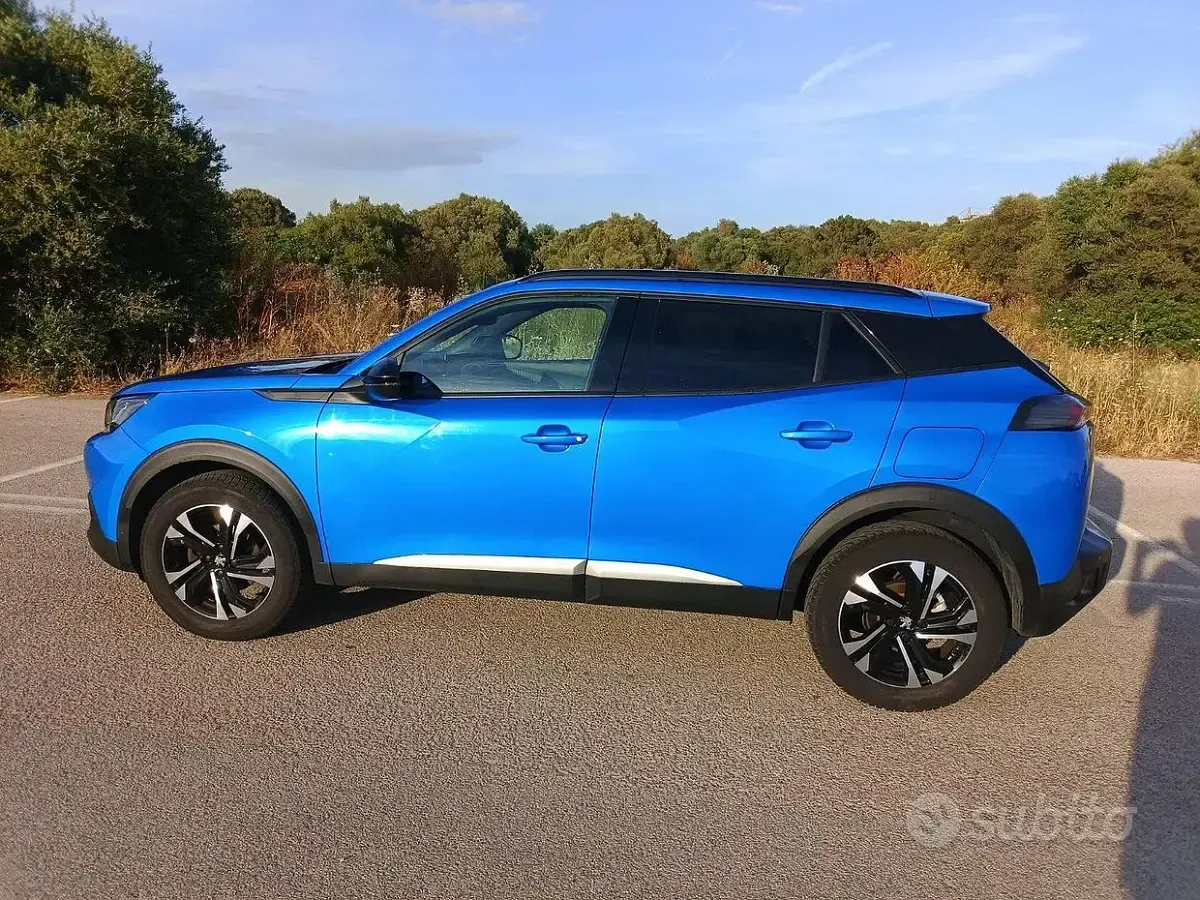 Usata Peugeot 2008 Allure 130 CV (95 kW) 2023 Blu SUV