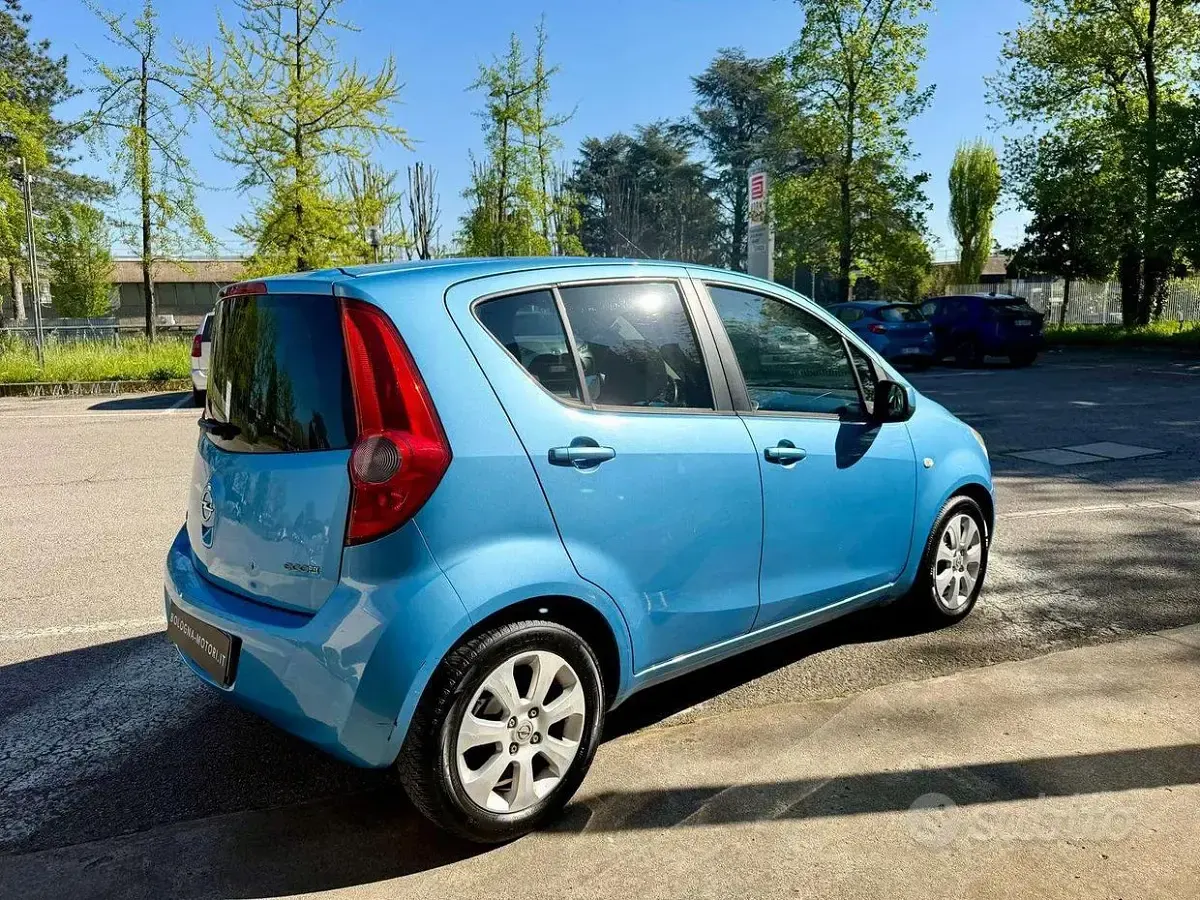Usata Opel Agila 68 CV (50 kW) 2009 Blu/azzurro Utilitaria