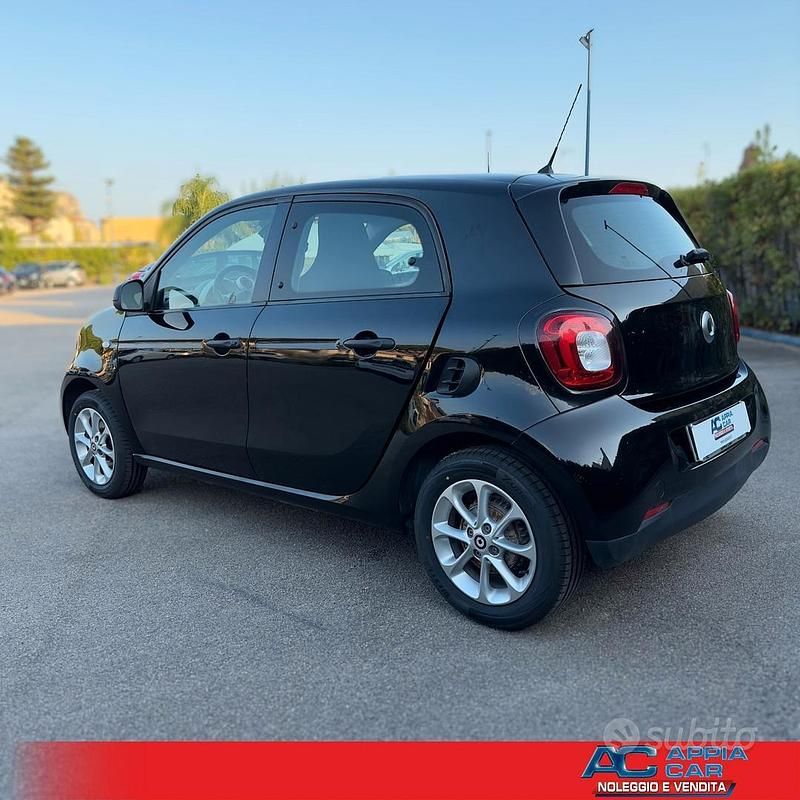 Usata Smart ForFour 71 CV (52 kW) 2018 Nero Utilitaria