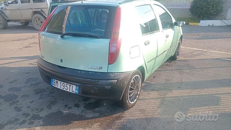 Usata Fiat 131 113 CV (83 kW) 2000 Verde Utilitaria