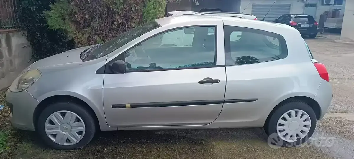 Usata Renault Clio II 85 CV (62 kW) 2006 Grigio Berlina