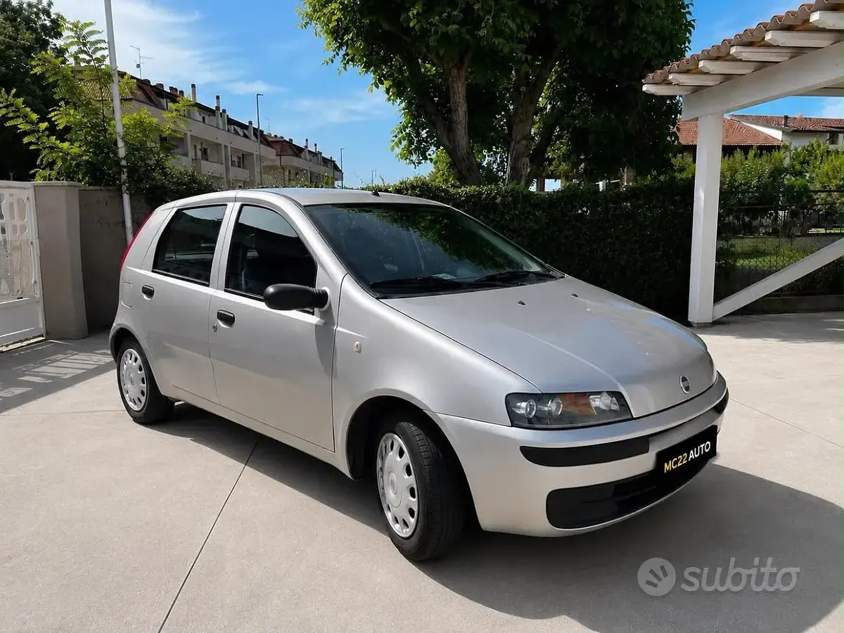 Usata Fiat Punto Emotion 60 CV (44 kW) 2003 Grigio Utilitaria