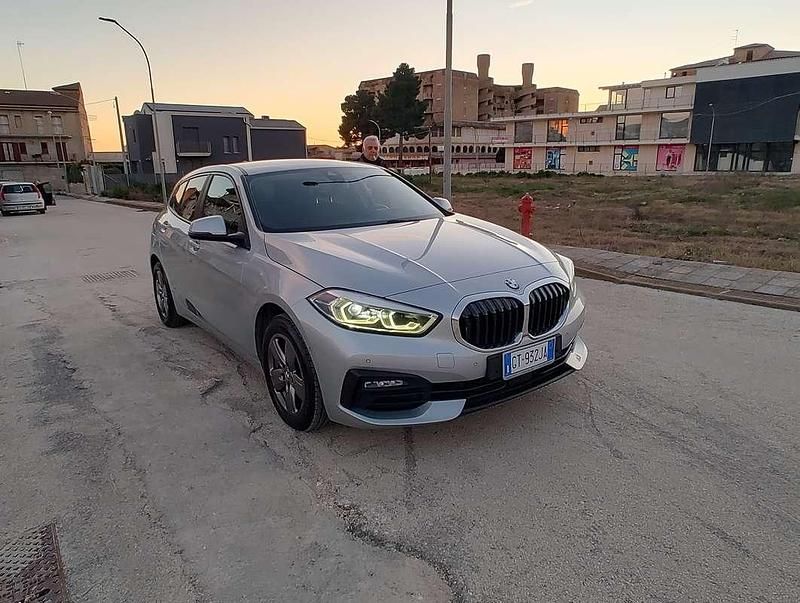 Usata BMW 118 Advantage 150 CV (110 kW) 2020 Argento Utilitaria