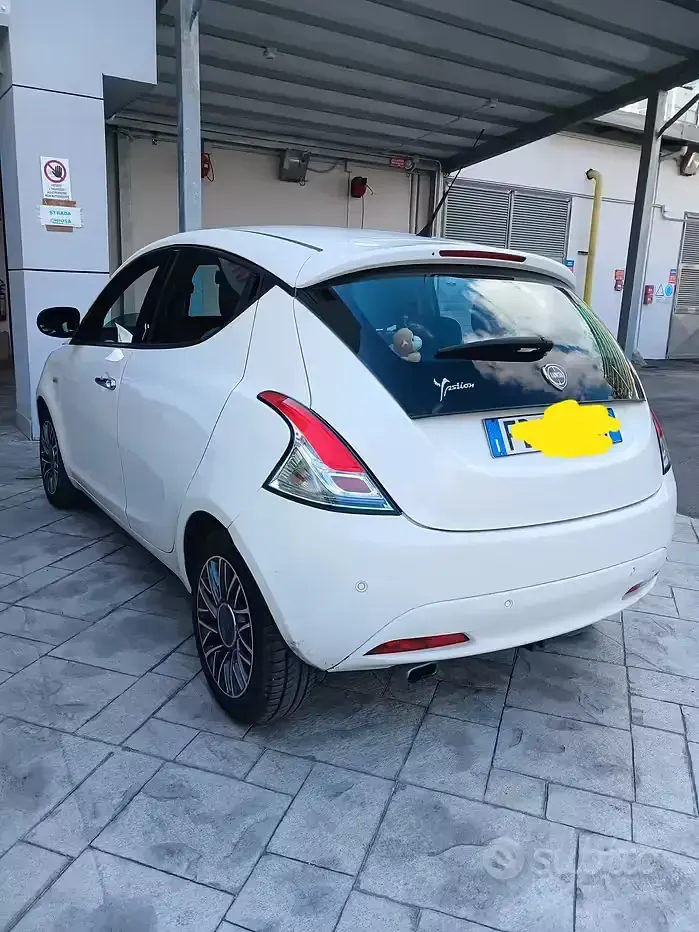 Usata Lancia Ypsilon 69 CV (50 kW) 2013 Bianco Utilitaria