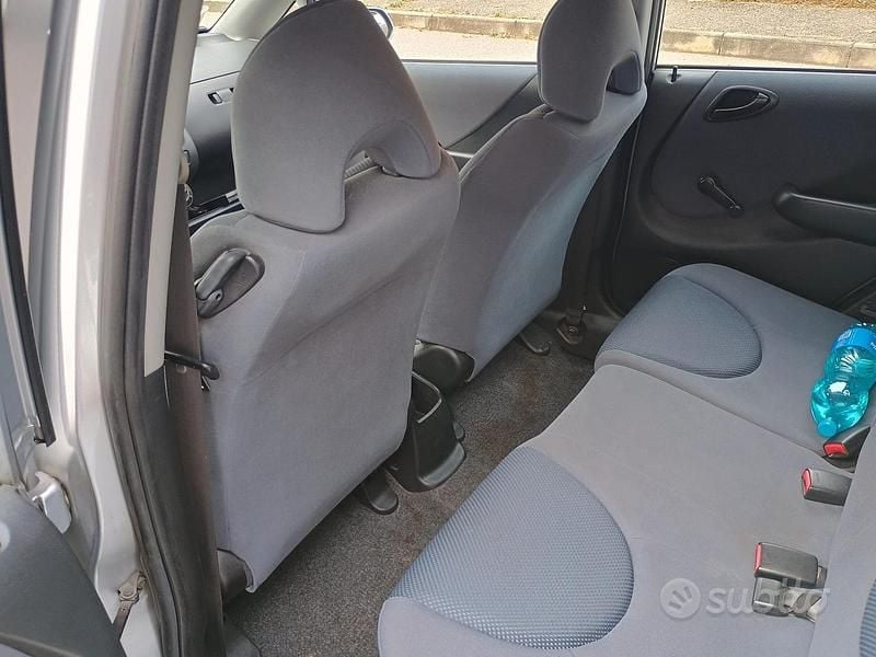 Usata Honda Jazz 78 CV (57 kW) 2003 Grigio Utilitaria