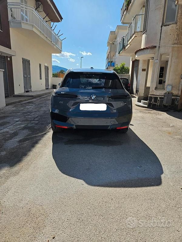 Usata BMW iX Sport Line 484 kW (659 CV) 2022 Grigio SUV