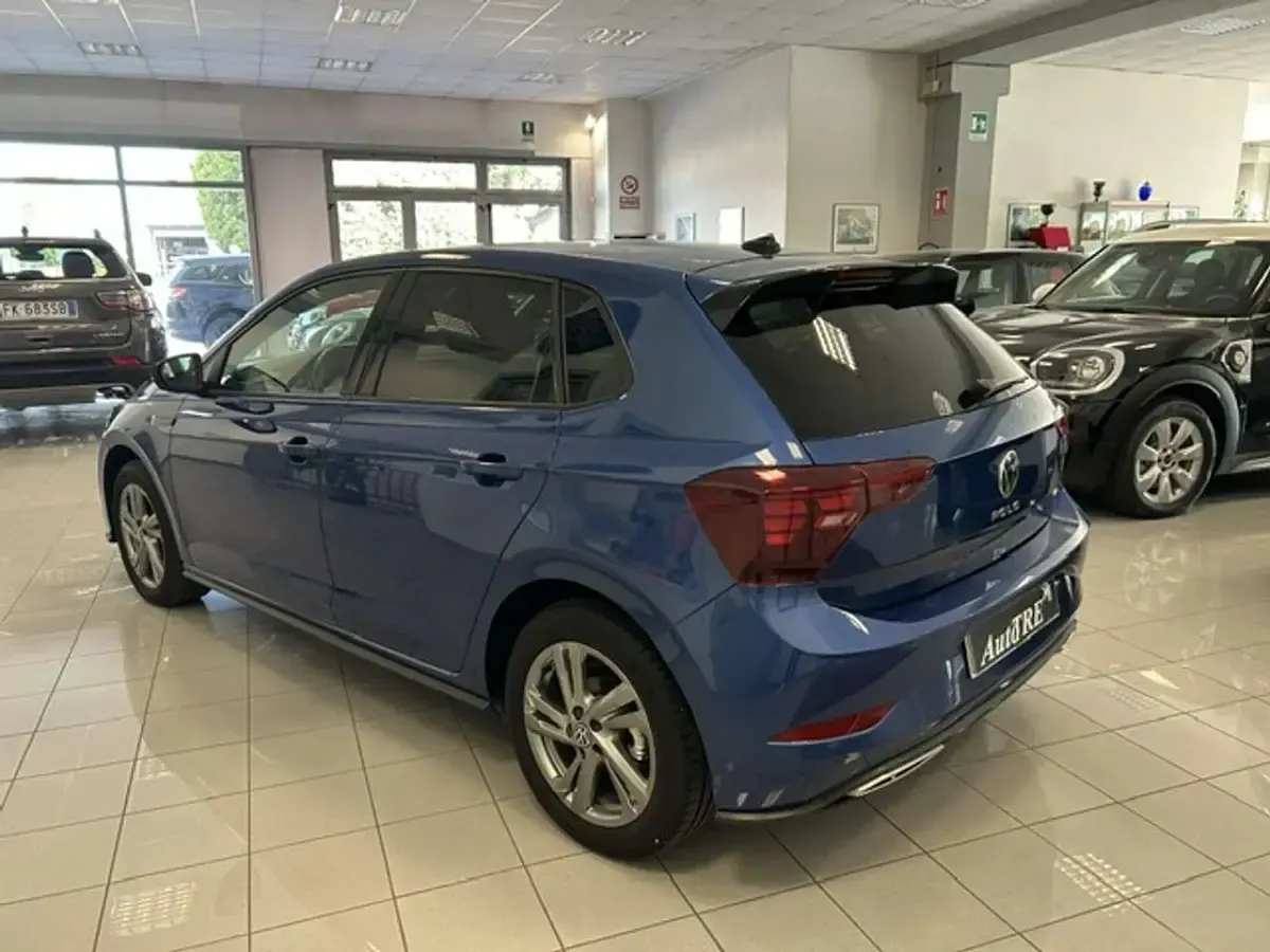 Usata VW Polo R-line 110 CV (80 kW) 2022 Blu/azzurro Utilitaria