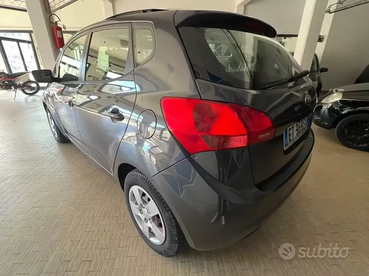 Usata Kia Venga 90 CV (66 kW) 2014 Grigio Utilitaria