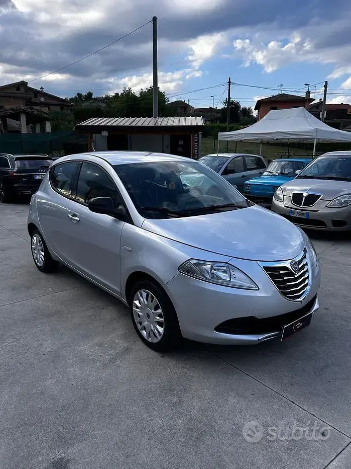Usata Lancia Ypsilon Silver 69 CV (50 kW) 2013 Grigio Utilitaria