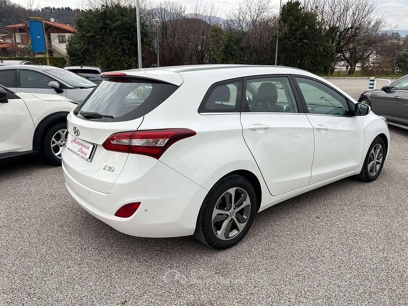 Usata Hyundai i30 Comfort 110 CV (80 kW) 2015 Bianco Station wagon