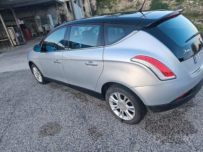 Usata Lancia Delta 103 CV (75 kW) 2008 Grigio Utilitaria