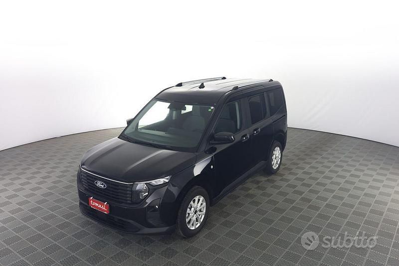 Usata Ford Tourneo Courier Titanium 124 CV (91 kW) 2025 Agate black Monovolume
