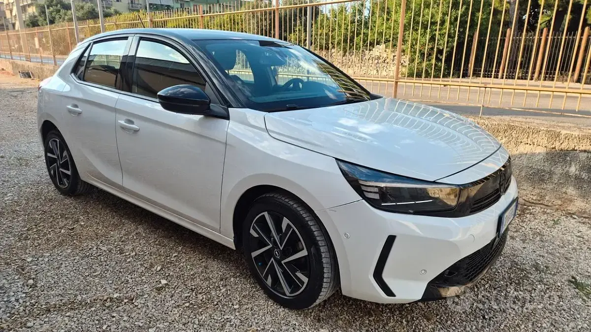 Usata Opel Corsa Design & Tech 75 CV (55 kW) 2023 Bianco Utilitaria