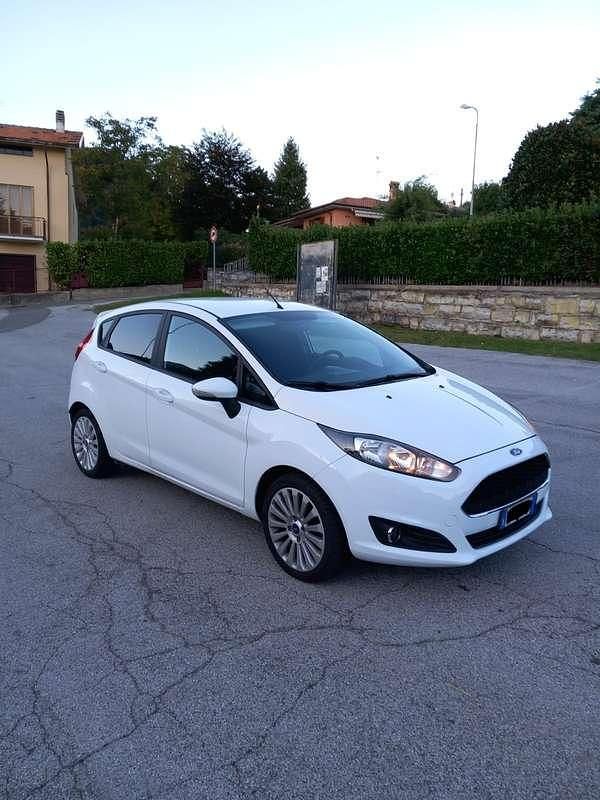 Bianco Usata 2017 Ford Fiesta Business Edition Furgone | 4500 € (Buon prezzo) - Immagine 1/4