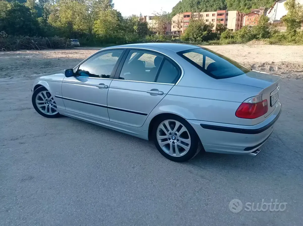 Usata BMW 330 Efficient Dynamics 231 CV (169 kW) 2001 Grigio Berlina
