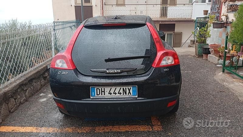 Usata Volvo C30 110 CV (80 kW) 2006 Nero Utilitaria