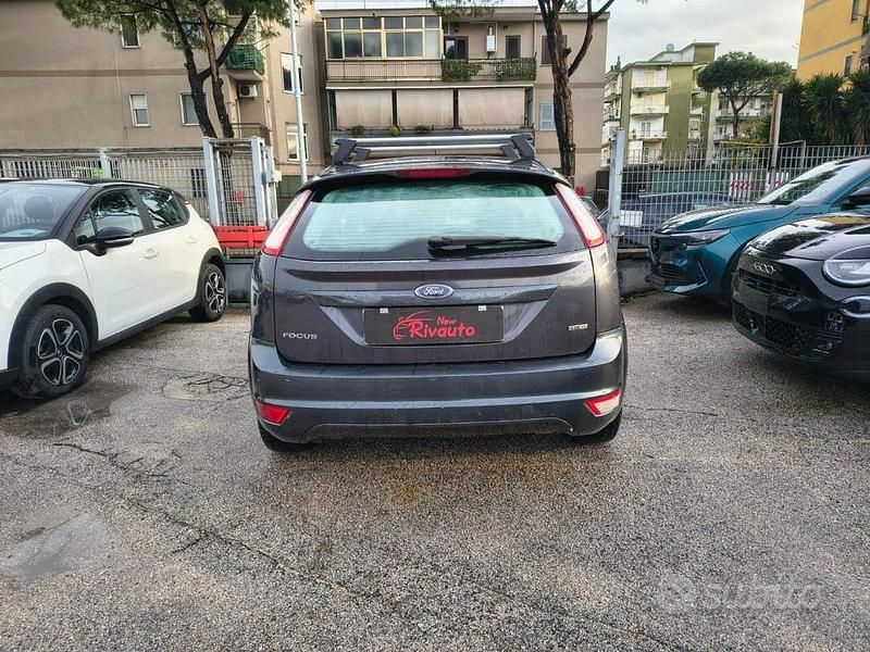 Usata Ford Focus Titanium 90 CV (66 kW) 2010 Grigio Station wagon