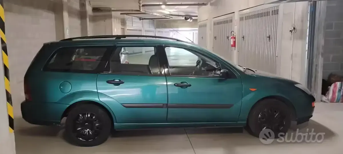 Usata Ford Focus 100 CV (73 kW) 2000 Verde Station wagon
