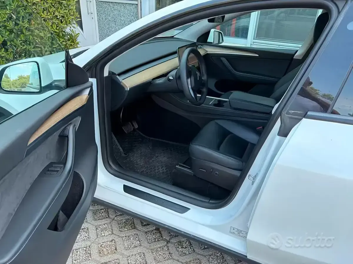 Usata Tesla Model Y RWD 125 kW (170 CV) 2023 Bianco SUV