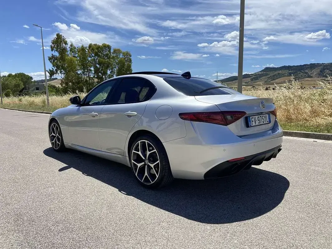 Usata Alfa Romeo Giulia Tech Edition 190 CV (139 kW) 2019 Grigio Berlina