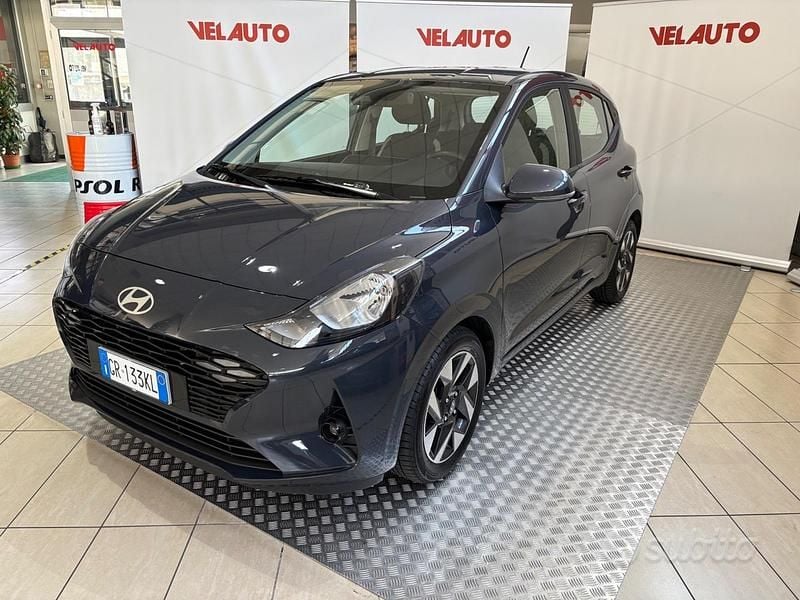 Usata Hyundai i10 67 CV (49 kW) 2023 Grigio Utilitaria