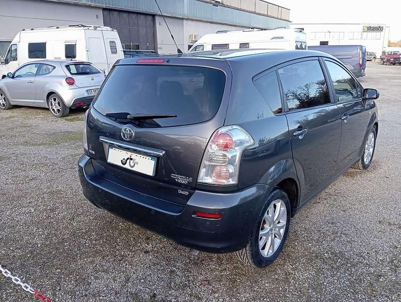 Usata Toyota Corolla Verso 136 CV (100 kW) 2009 Grigio Monovolume