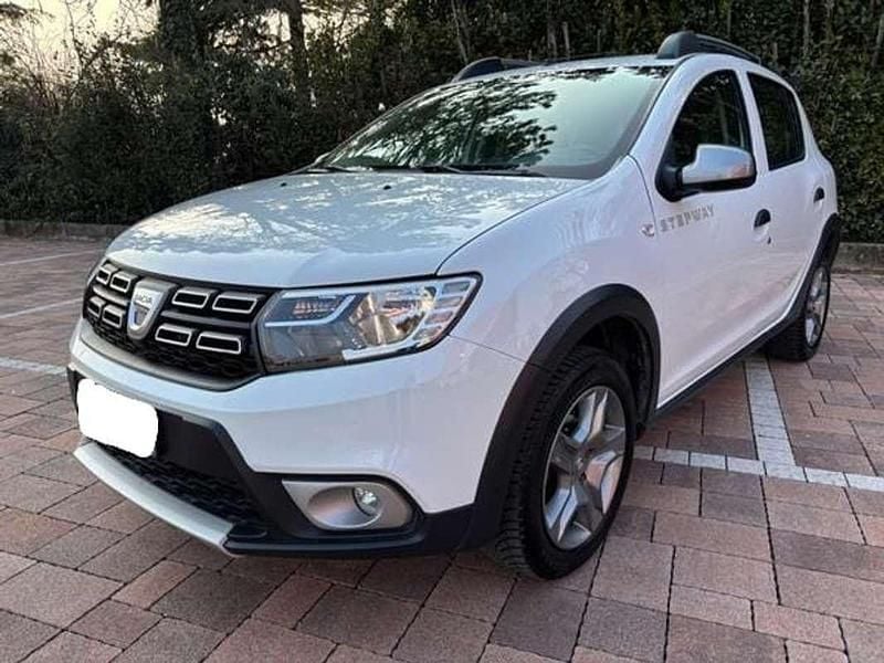 Usata Dacia Sandero Ambiance 84 CV (61 kW) 2013 Berlina