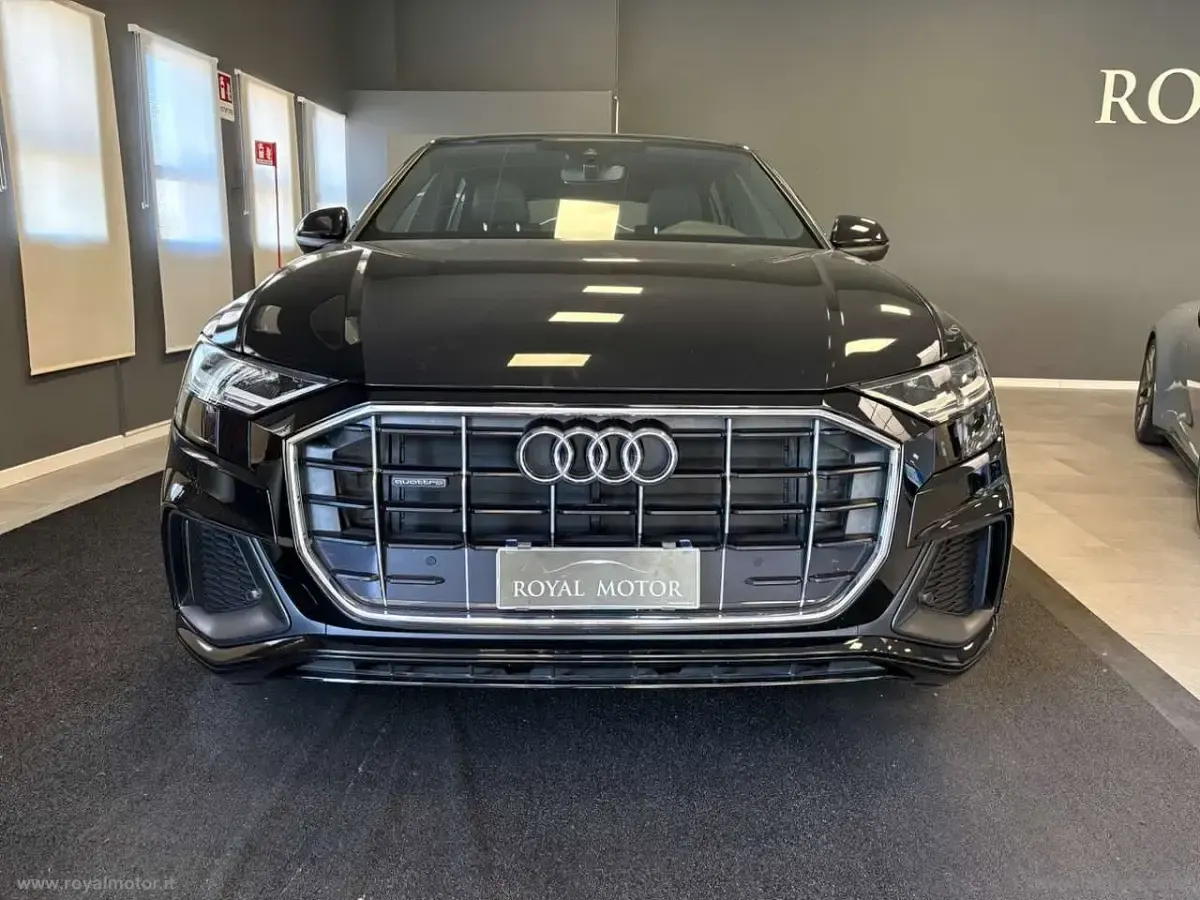 Usata Audi Q8 S-Line 286 CV (210 kW) 2023 Nero SUV