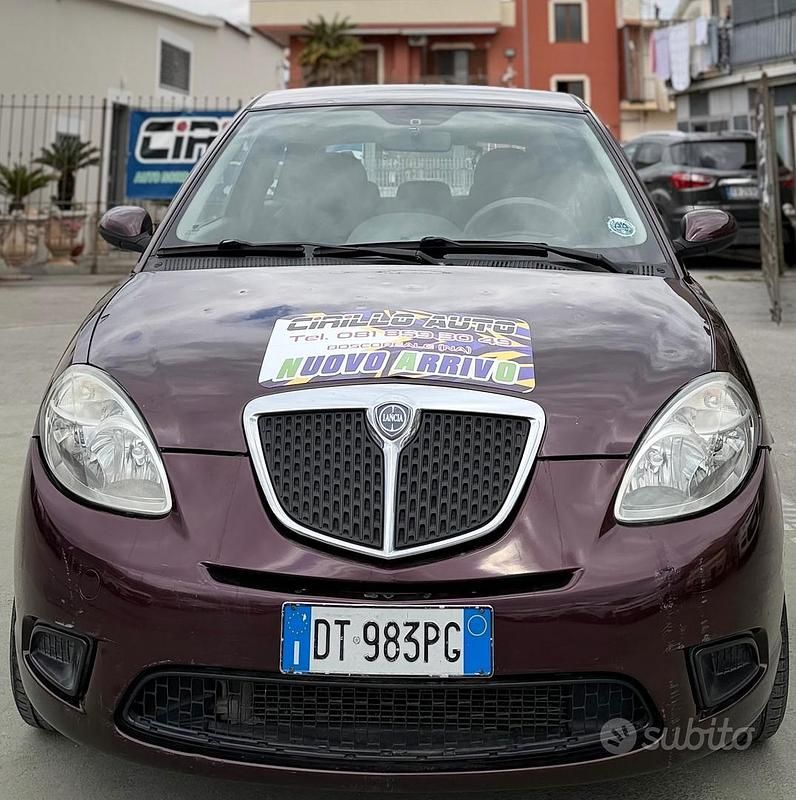 Usata Lancia Ypsilon 60 CV (44 kW) 2008 Viola Utilitaria