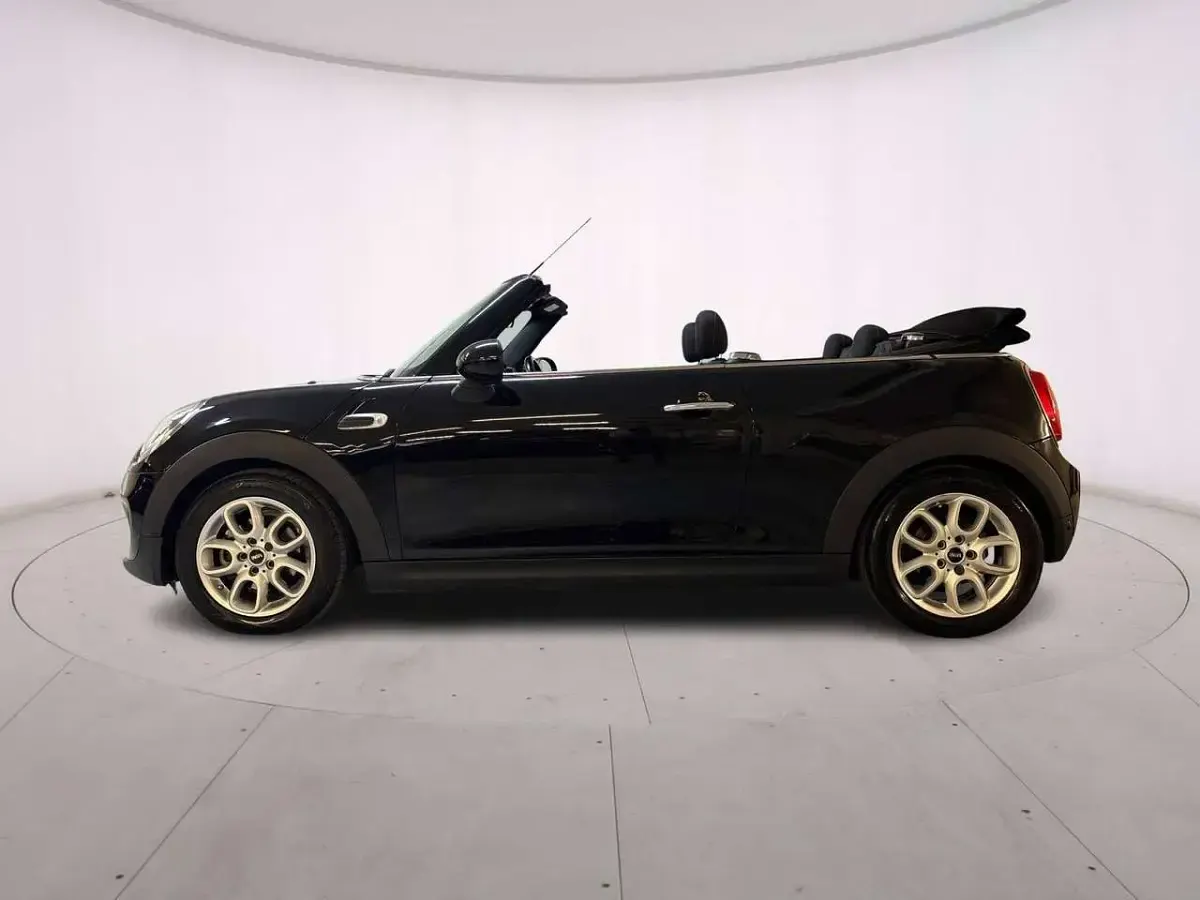 Usata Mini Cooper D Cabriolet 116 CV (85 kW) 2018 Midnight black Cabrio