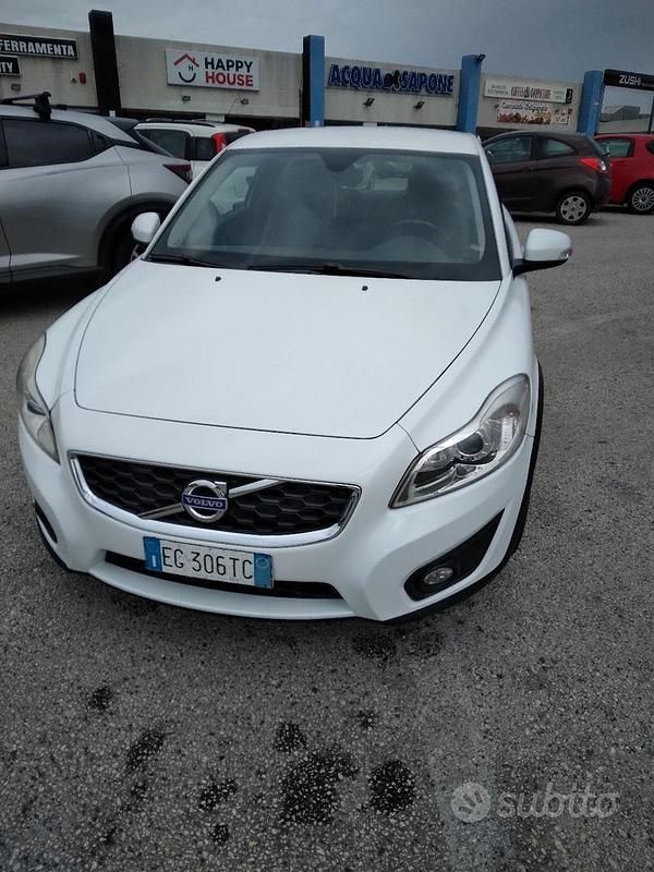 Usata Volvo C30 109 CV (80 kW) 2011 Bianco Utilitaria
