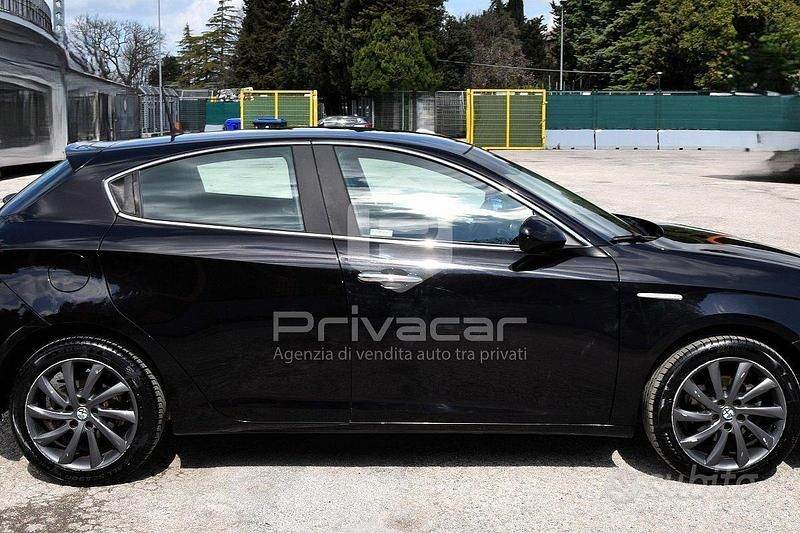 Usata Alfa Romeo Giulietta Distinctive 120 CV (88 kW) 2016 Nero Utilitaria